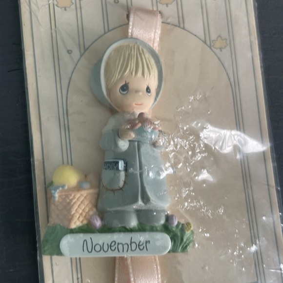 Enesco - Precious Moments pilgrim bookmark for November - Picture 4 of 6